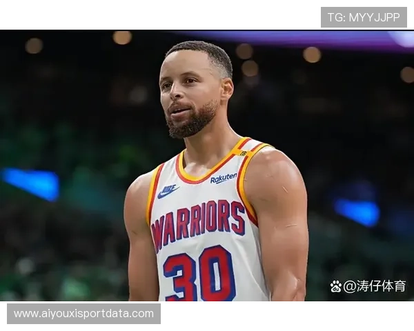勇士第三节一波流，库里引力激活替补席